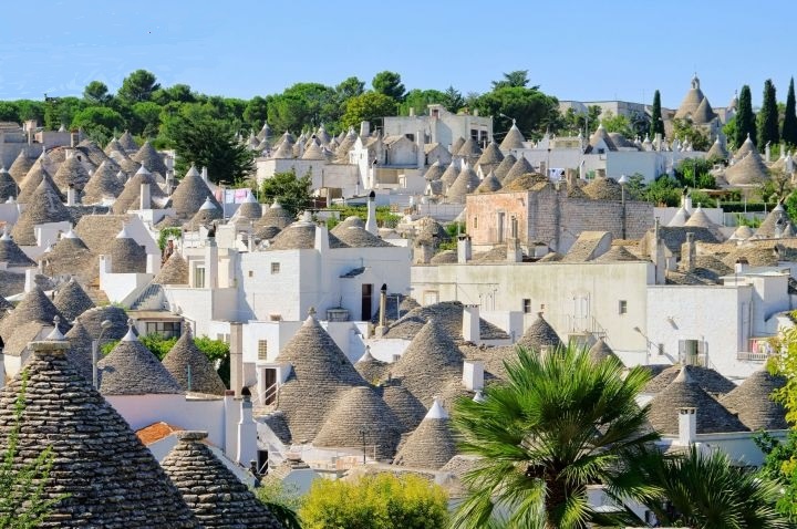 Veduta dall'alto di Alberobello e i suoi trulli